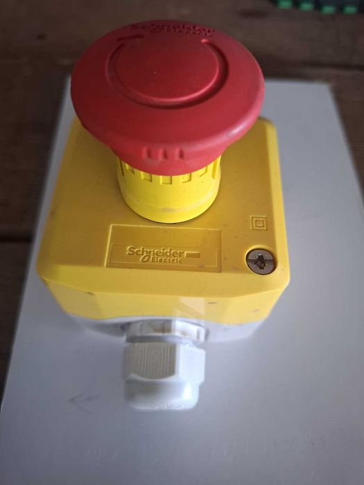 Buton oprire de urgenta