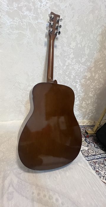 Yamaha F310 gitara