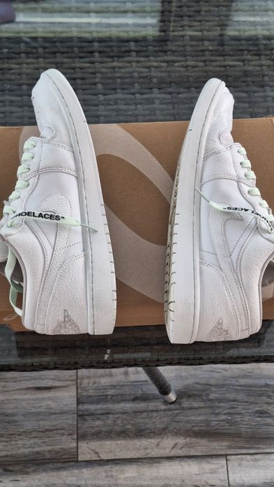 Jordan 1 low + off white laces