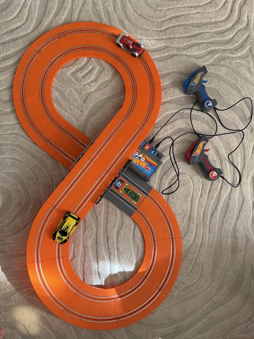 Скоростной трек Hotwheels