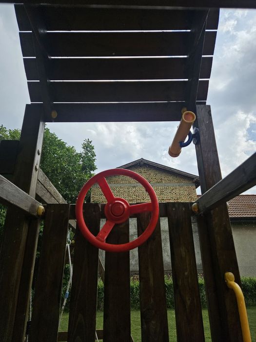 Дървена детска площадка