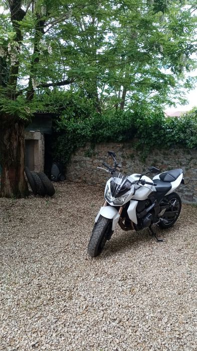 Vând Kawasaki ZR750L