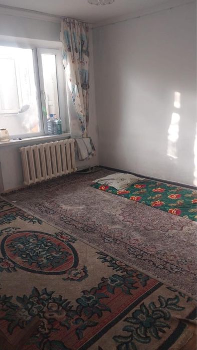 Қала орталығынан 3 қабаттан 2 бөлмелі пәтер сатылады