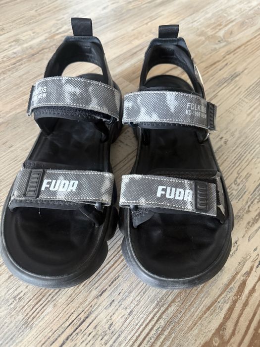 продаются сандали