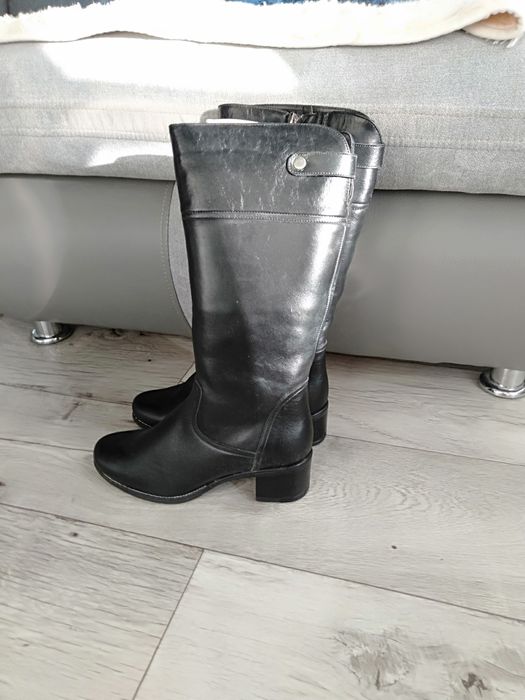 Продам женские сапоги