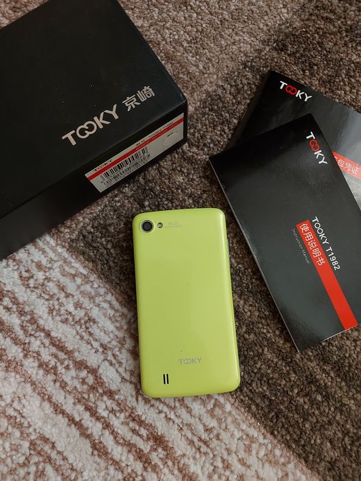 Сотовый телефон Tooky.  Рабочий, есть трещина на экране.