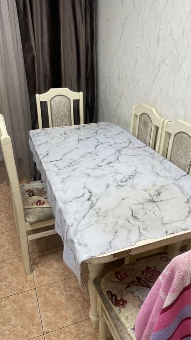 Стол со стульями