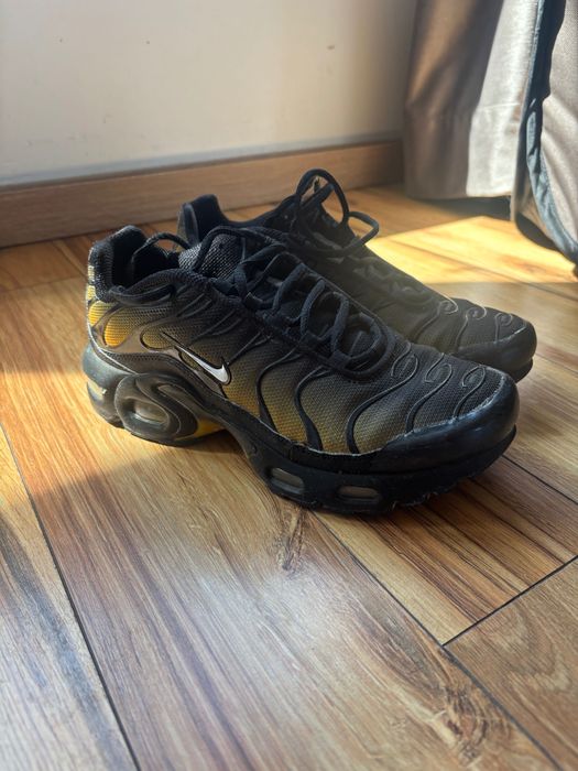 Маратонки Nike ,използвани са ,но са много запазени ,модерен дизайн!
