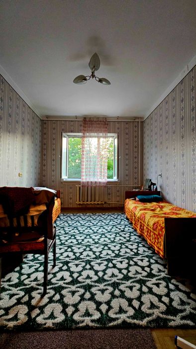 2-комнатная переделана в 3-х, улучшенная, лоджия 2х6, массив Феруза