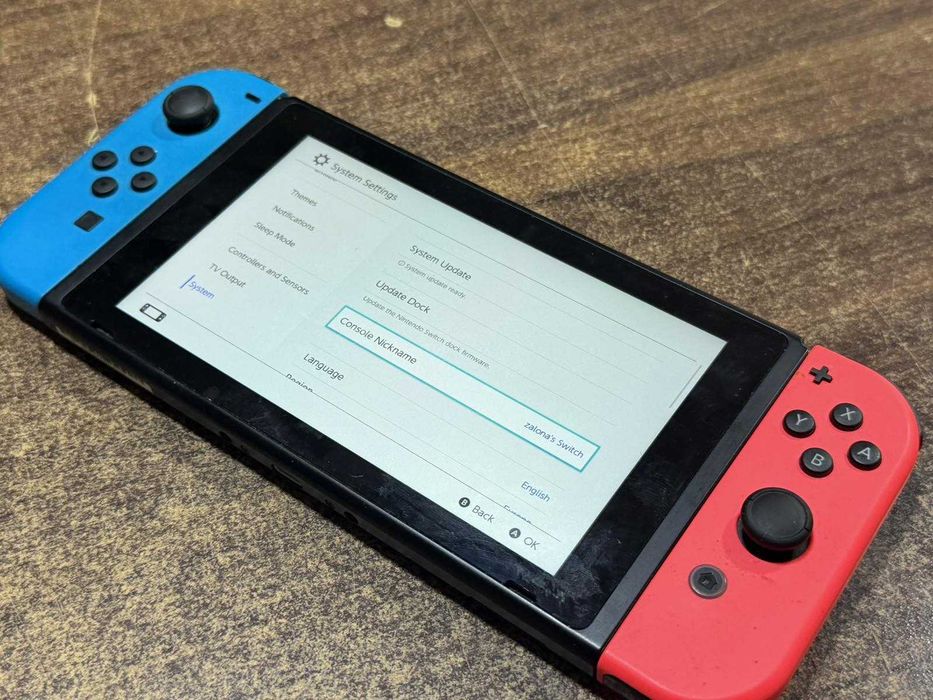 Конзола Nintendo Switch + игри и компоненти