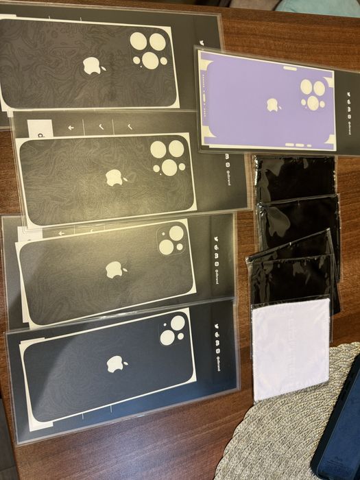 Skinuri Dbrand originale Iphone 14 pro max si Iphone 15