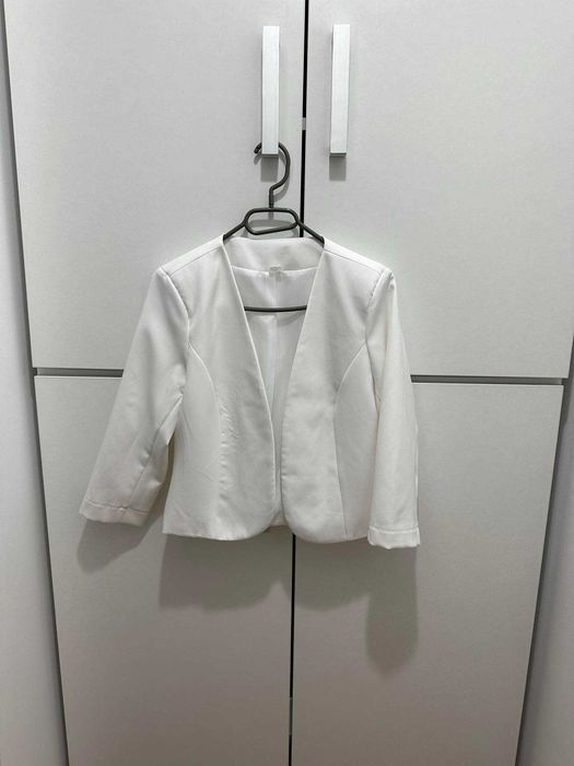 Bolerou alb marimea 36