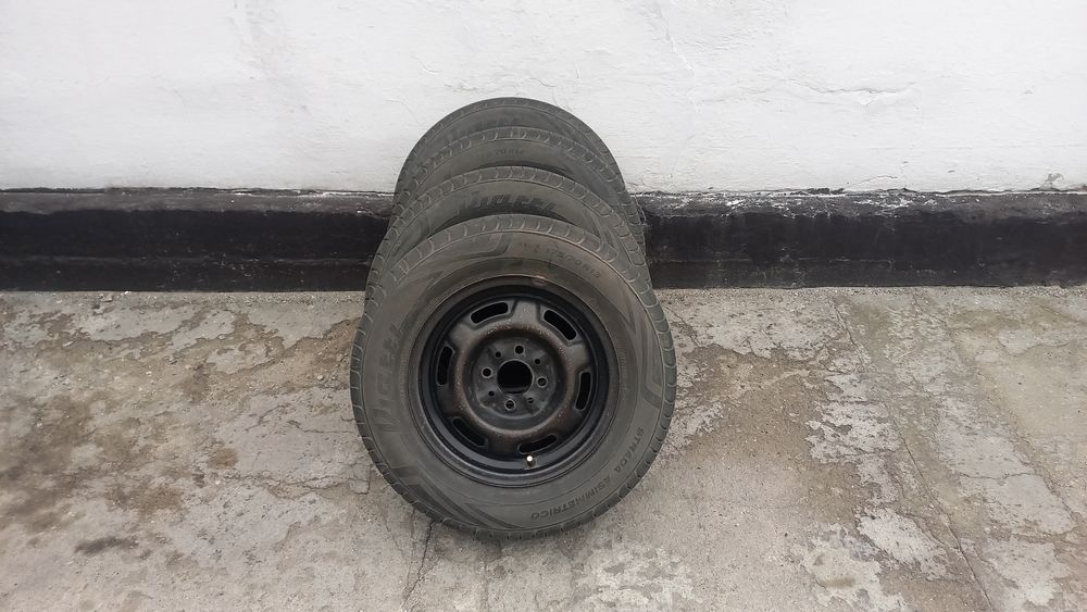 Продам резину на 13