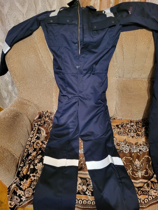 Продаётся зимний и летние комбинезоны