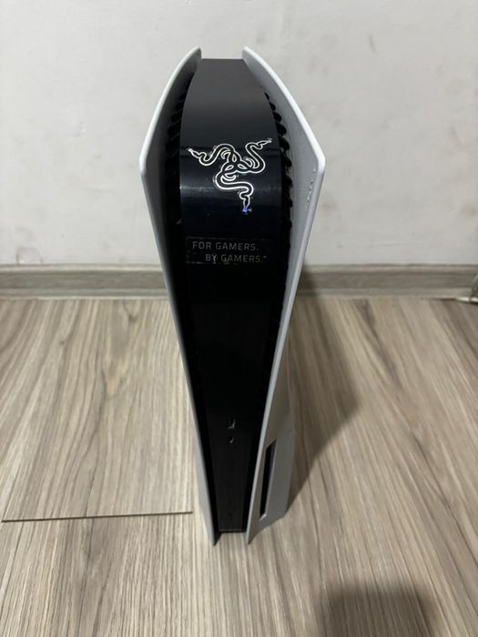 Продавам запазен ps5