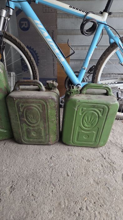 Продам канистры для бензина