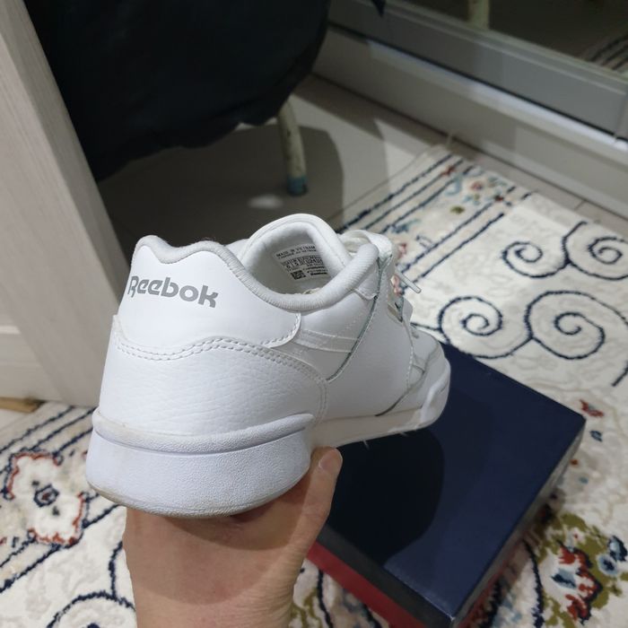 Продам кроссовку фирмы Reebok