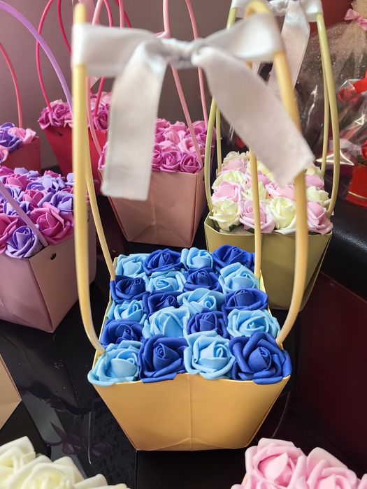 Кошнички и чантички с фоамени рози