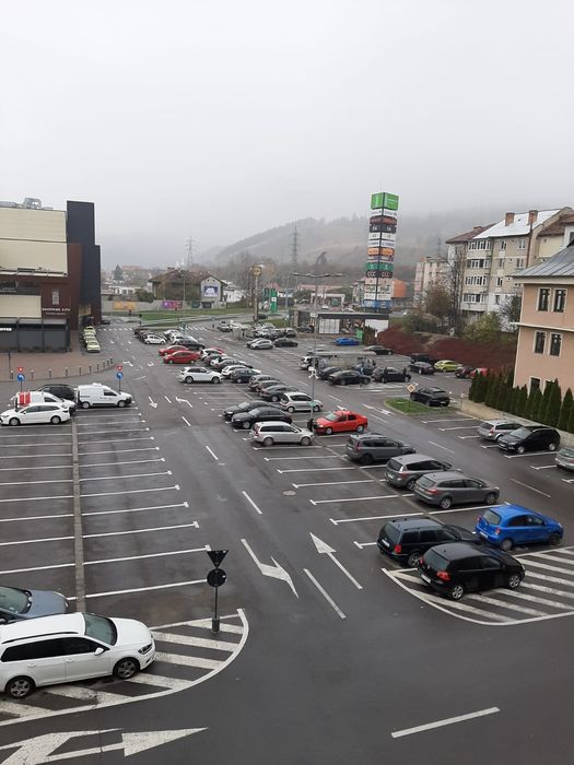 Inchiriez apartament 2 camere, mobilat, zona Shopping City