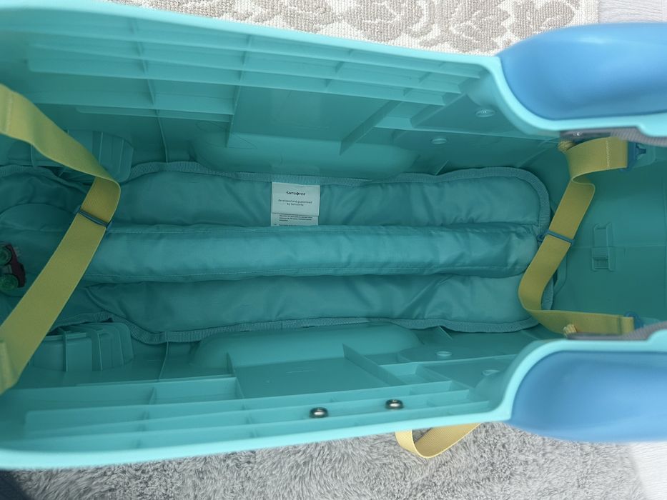 Продам детский чемодан каталка