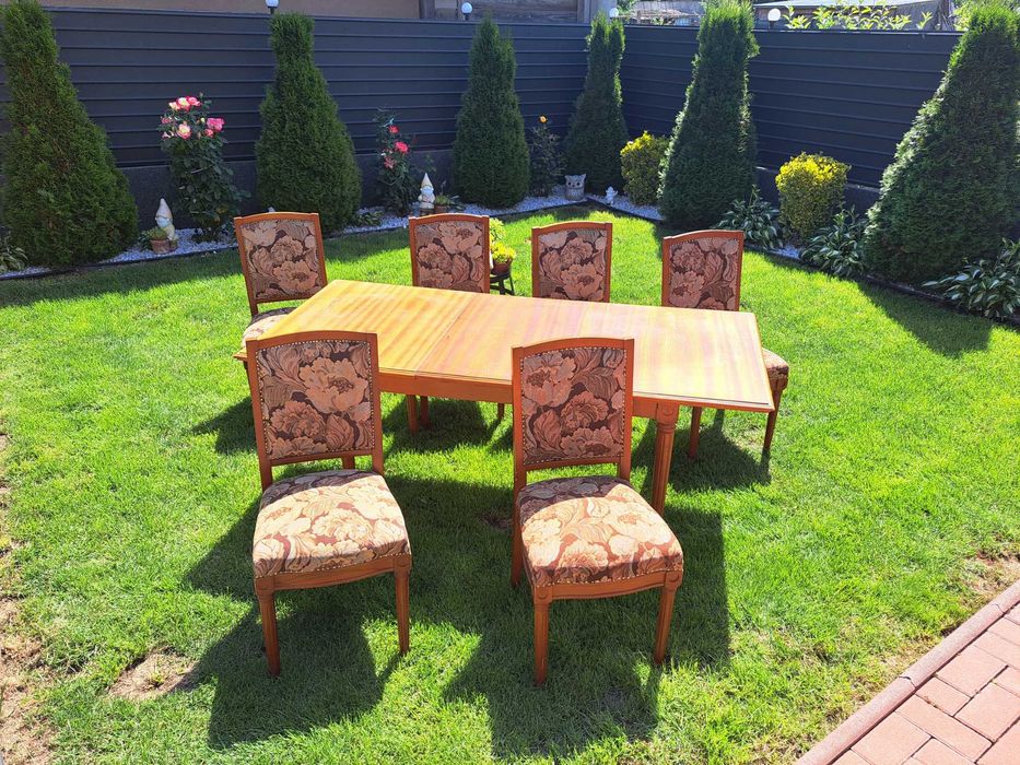 Masa living sau sufragerie