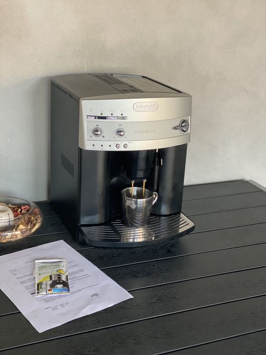 Expresor/Espressor Aparat cafea Delonghi Magnifica (garantie)