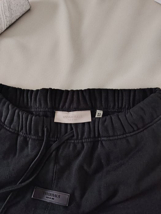 Pantalon Essentials noi cu eticheta