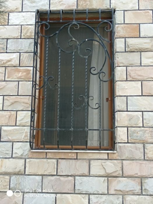 Решётки металлические двери