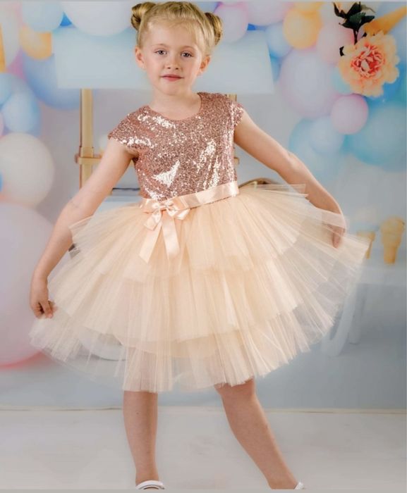 Платье нарядное.