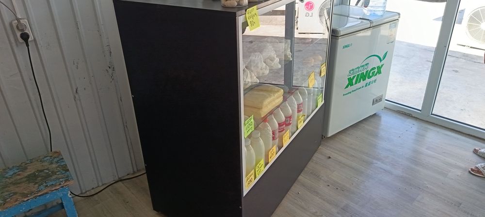 Срочно продам ветринный холодильник