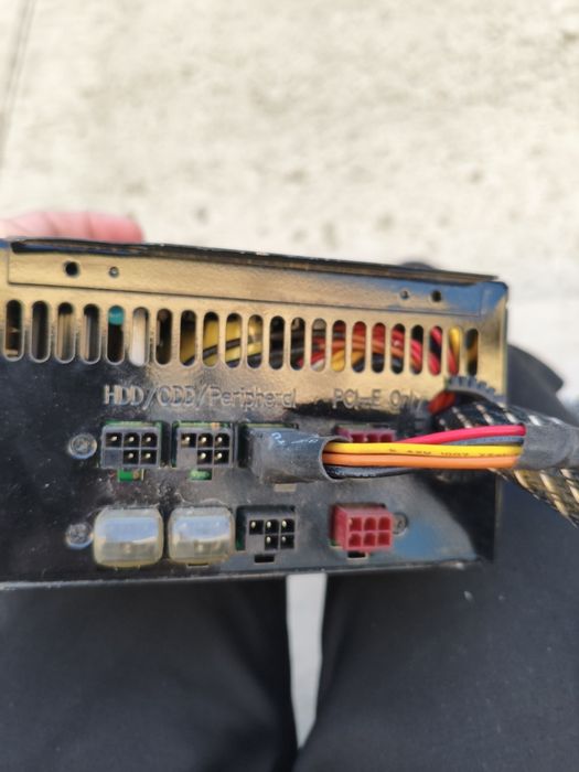 Vând sursa Enermax Liberty 400w