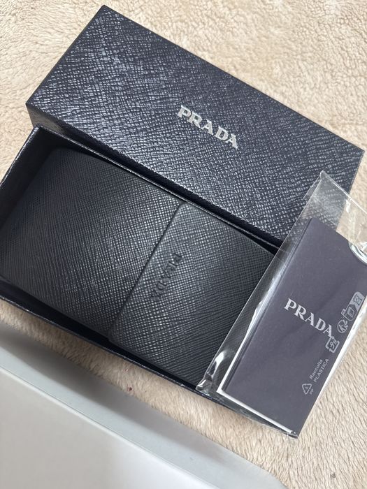 Слънчеви очила Prada