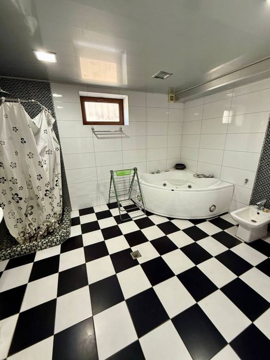 Назарбек котта уй сотилади углавой, Нотариус кучадан 500 метр кирганд.