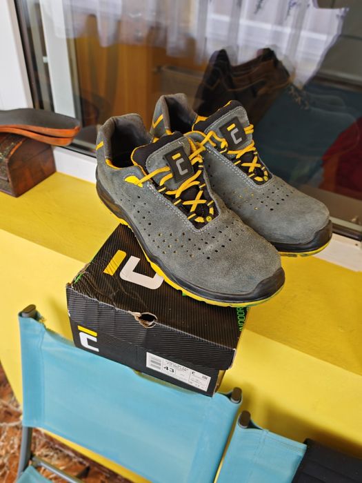 Bocanci de lucru cu bombeu Cerva