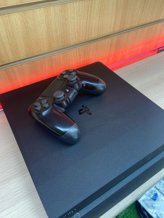 Ps 4 slim+два джостика