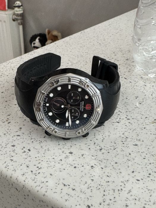 Swiss Hanowa часовник с гаранция до 2.11.2026