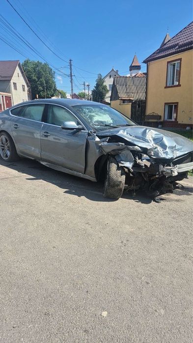 Vând audi a5 avariat anul favricației 2009 capacitate motor 2.o dizele