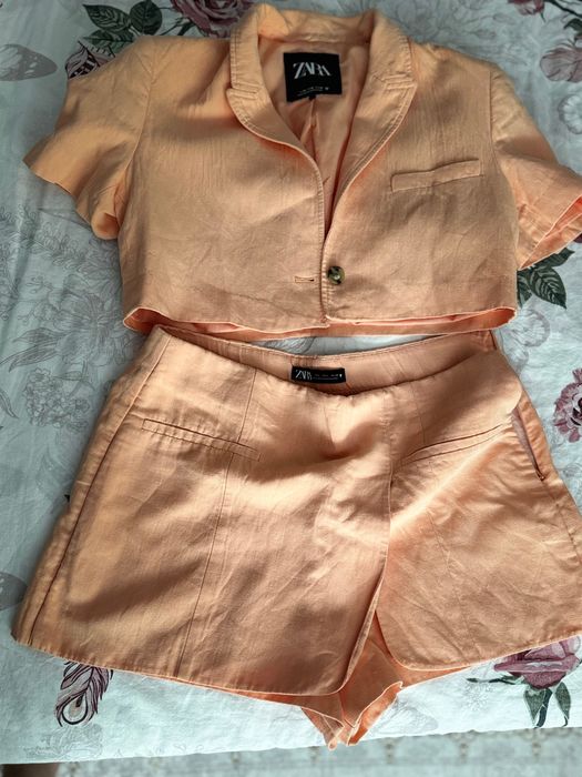 Сако и къси панталони тип пола на ZARA