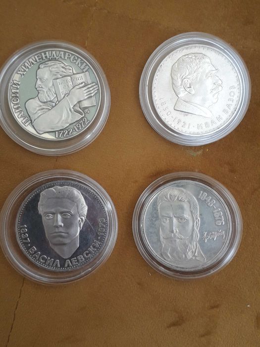 пълният лот от 8 броя сребърни соц. петолевки от периода 1970-1976г.