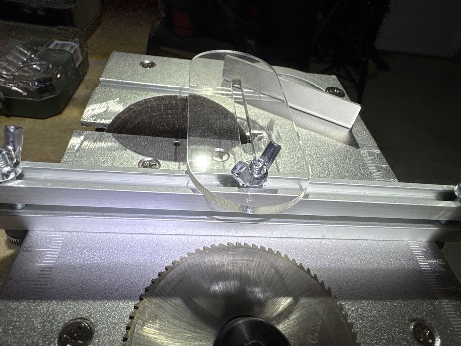 Mini circular pentru lemn/metal