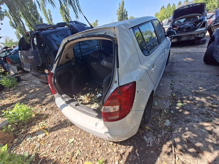Dezmembrez Skoda Fabia 2  1.2 Benzina 2011 CHFA BZG