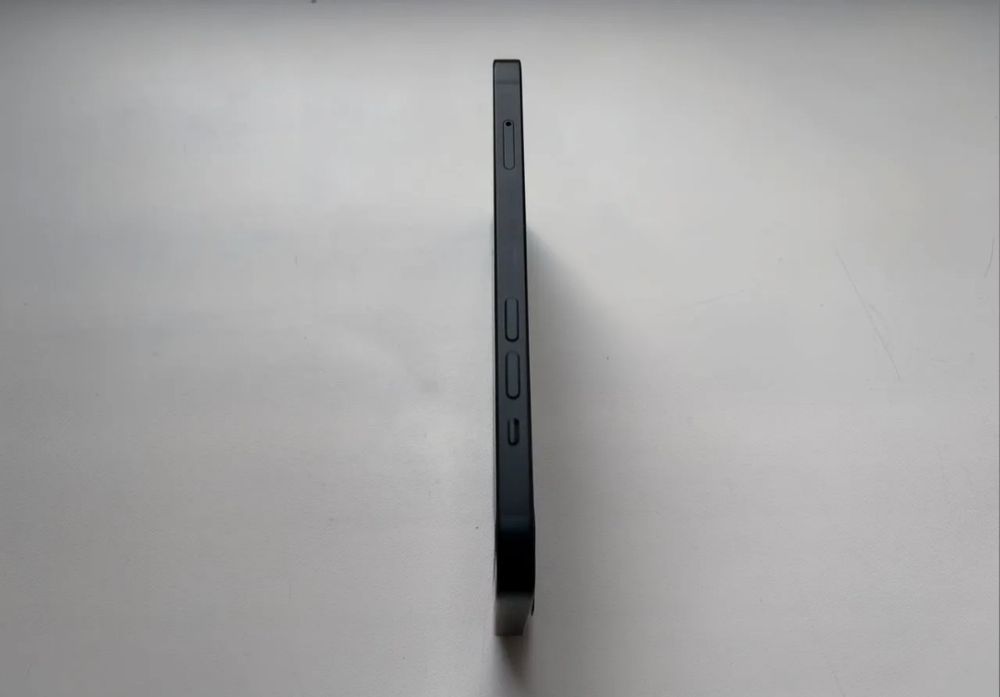 Продам Iphone 13