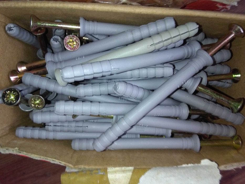 Дюбеля  Шурупы с дюбелем