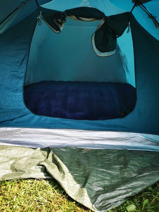 Cort pentru 3 persoane