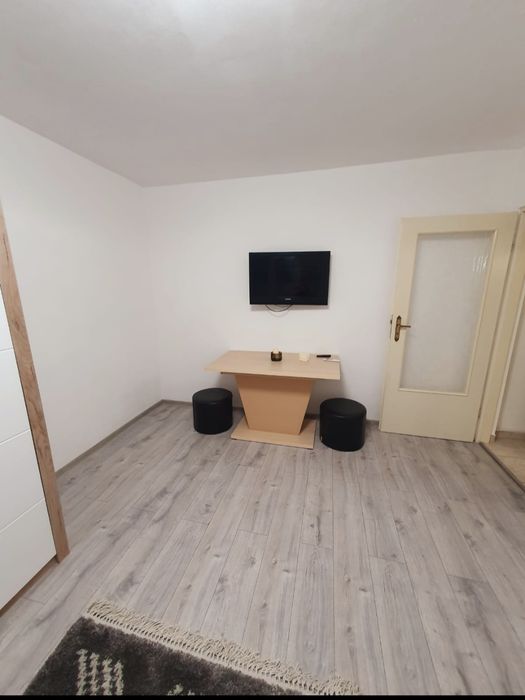 Închiriez apartament zona Complex