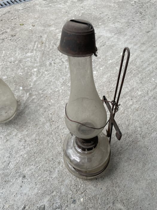lampi vechi pe petrol