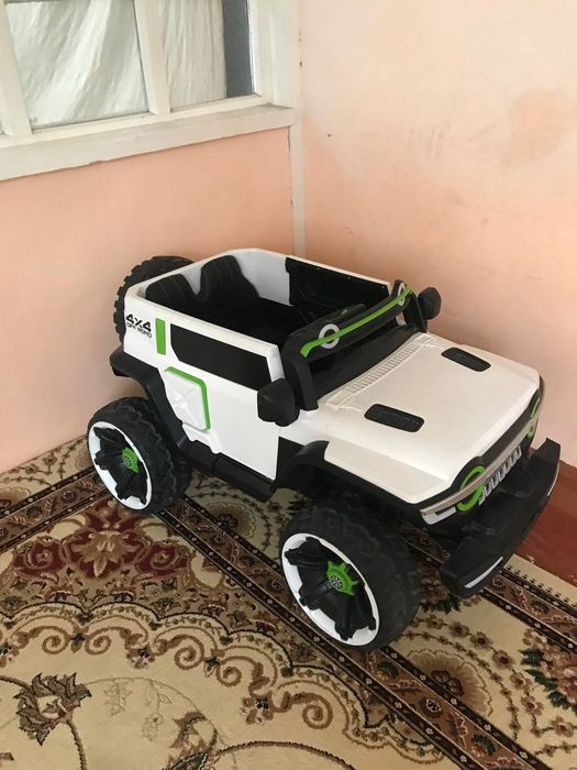 Продаётся машинка детская на пульте.б/у.