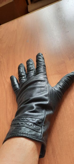 Продам перчатки женские кожаные