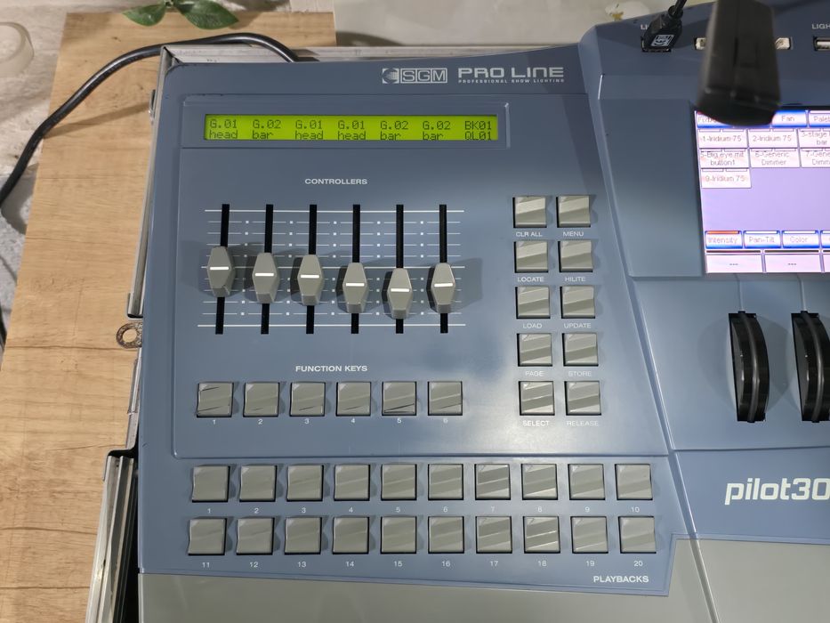 Consolă/mixer/controller lumini PILOT 3000,case transport,1024 DMX