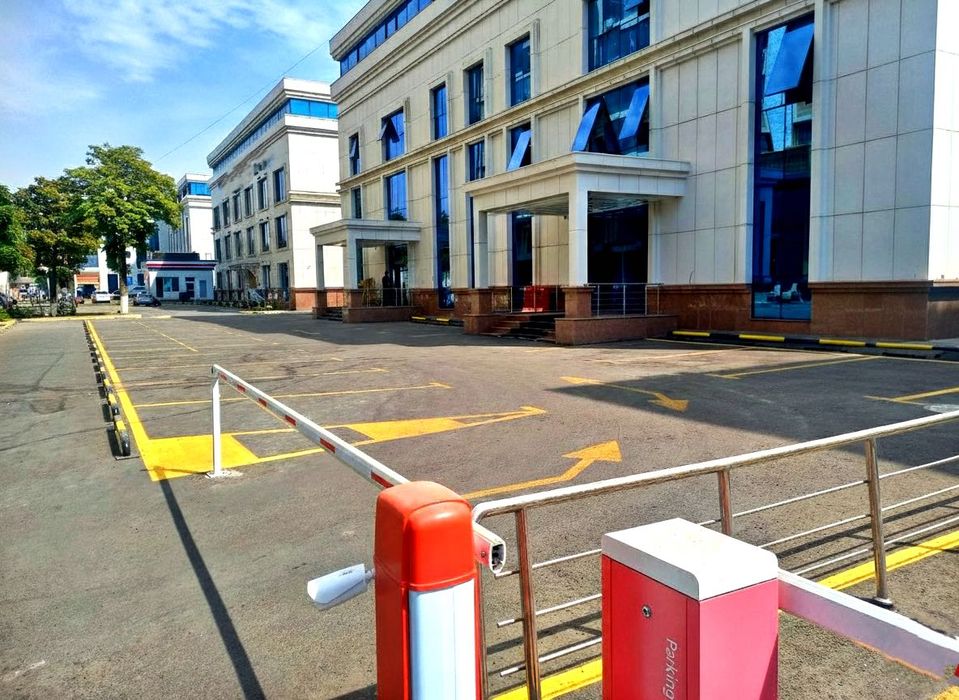 Nukus ko‘chasi BS da 40 ta parkovkali ofis ijaraga beriladi AX